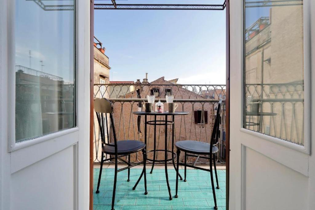 Della Croce Rooms Rome Exterior photo